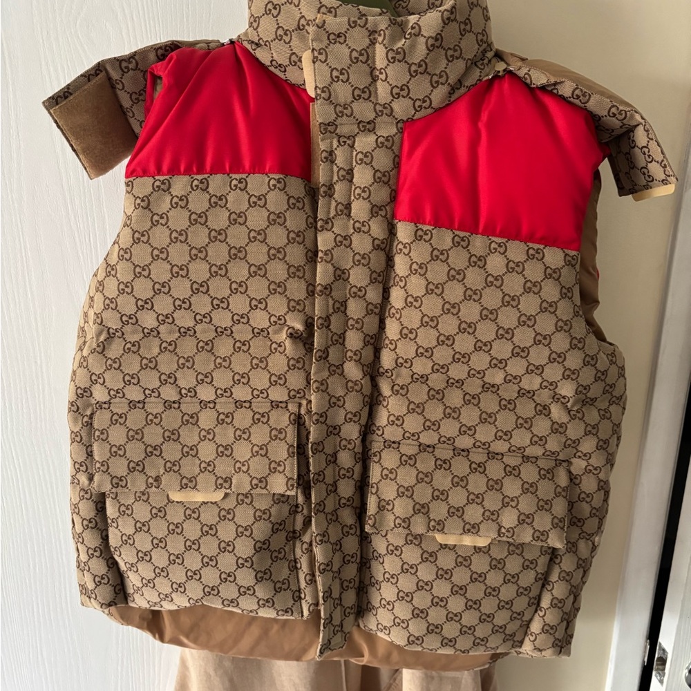 Gucci Mens beige and Red Patterned Puffer Vest. Brand new, never worn.